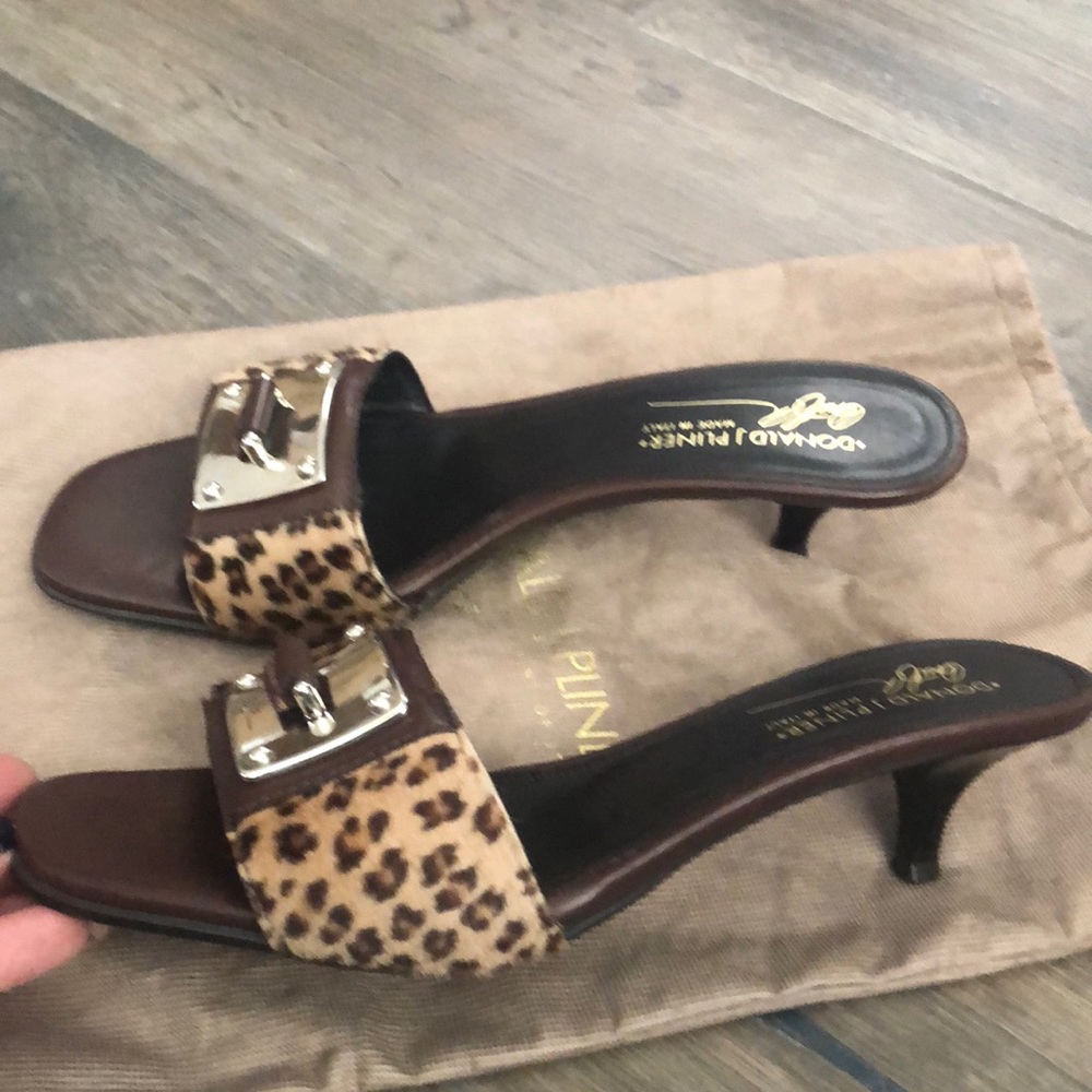 NWOT Donald Pliner Pony Fur Leopard kitten 1.5” heel slides!